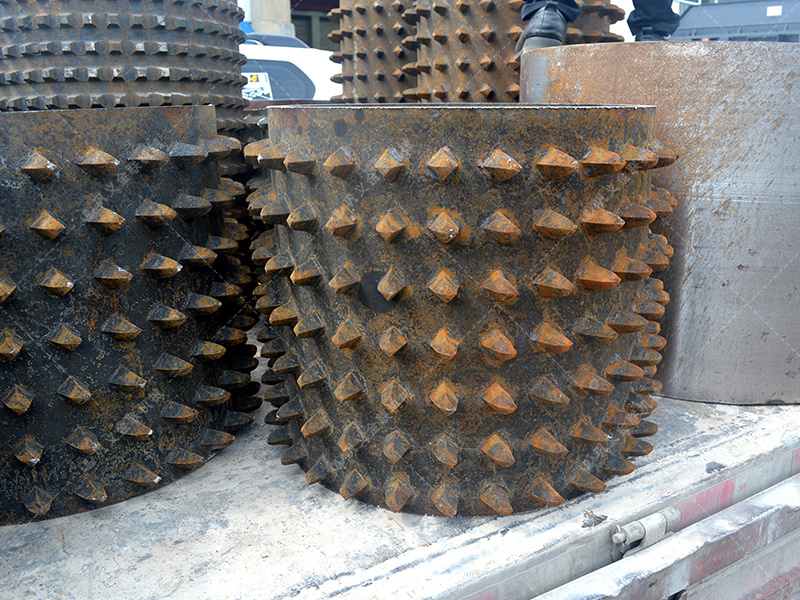 狼牙齒輥破碎機(jī)如何實(shí)現(xiàn)焦炭'大塊進(jìn)，勻粒出'的理想轉(zhuǎn)化？
